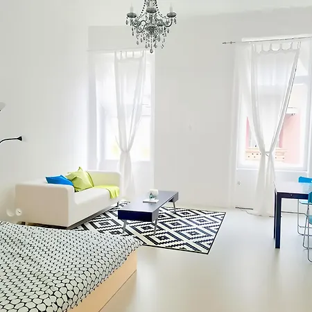 Bright And Cozy - Center Apartmán *